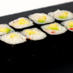 Maki aguacate y surimi
