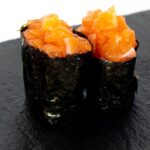 Gunkan tartar de salmón