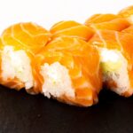 Rollo fresco con aguacate y queso